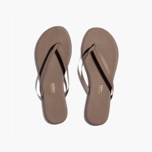 New size 7 beige sandal